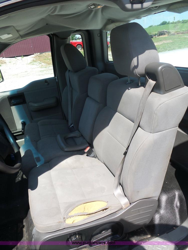 image for item L2878 2004 Ford F150 pickup truck