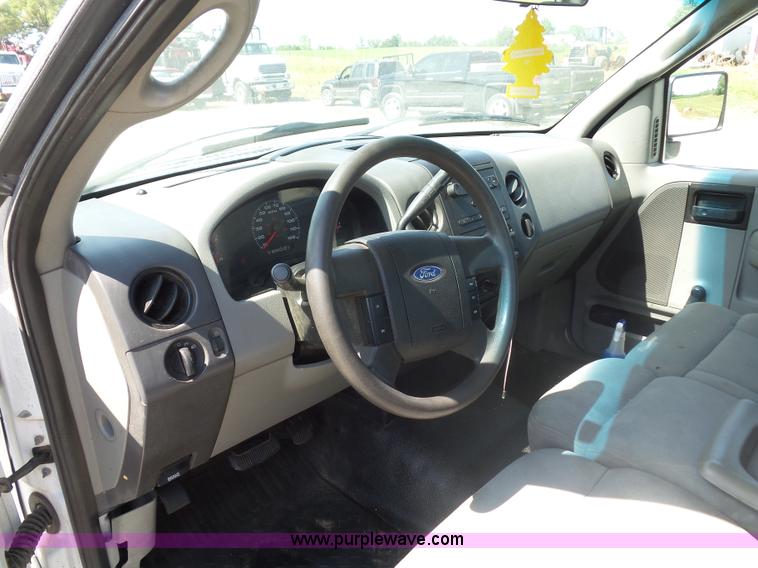 image for item L2878 2004 Ford F150 pickup truck