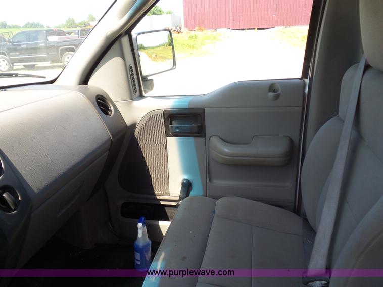 image for item L2878 2004 Ford F150 pickup truck