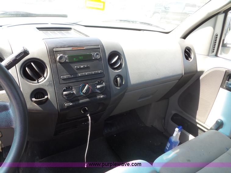 image for item L2878 2004 Ford F150 pickup truck