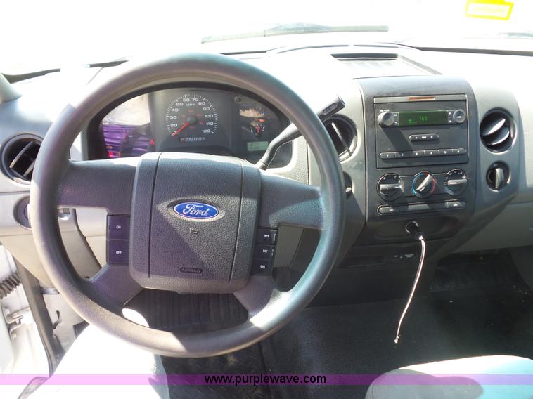 image for item L2878 2004 Ford F150 pickup truck