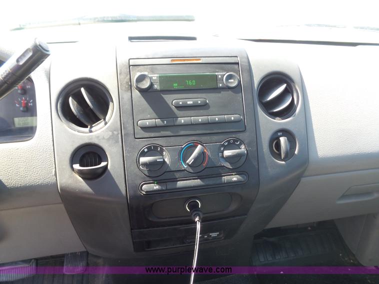 image for item L2878 2004 Ford F150 pickup truck