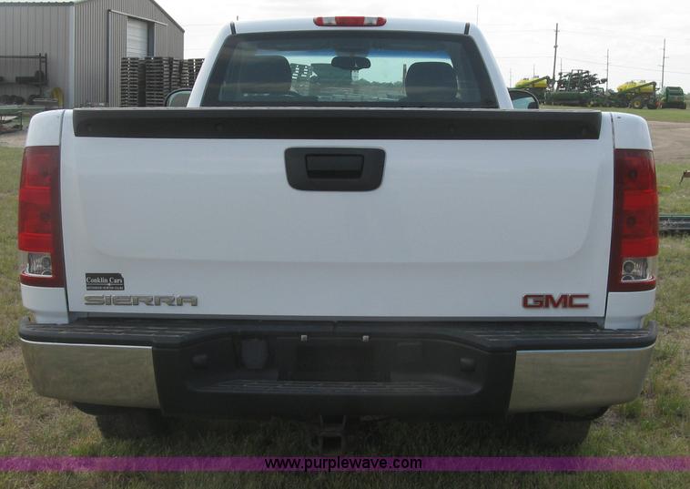 image for item L3839 2008 GMC Sierra 1500 pickup truck