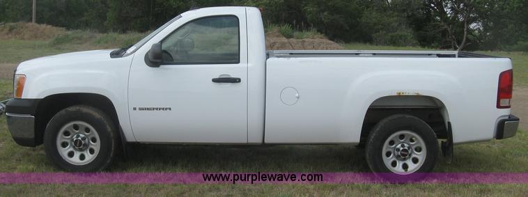 image for item L3839 2008 GMC Sierra 1500 pickup truck