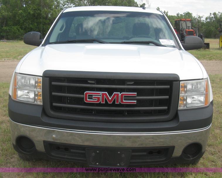 image for item L3839 2008 GMC Sierra 1500 pickup truck
