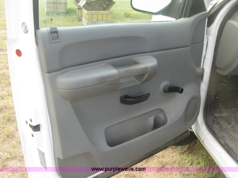 image for item L3839 2008 GMC Sierra 1500 pickup truck