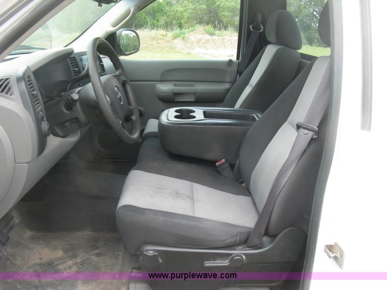 image for item L3839 2008 GMC Sierra 1500 pickup truck