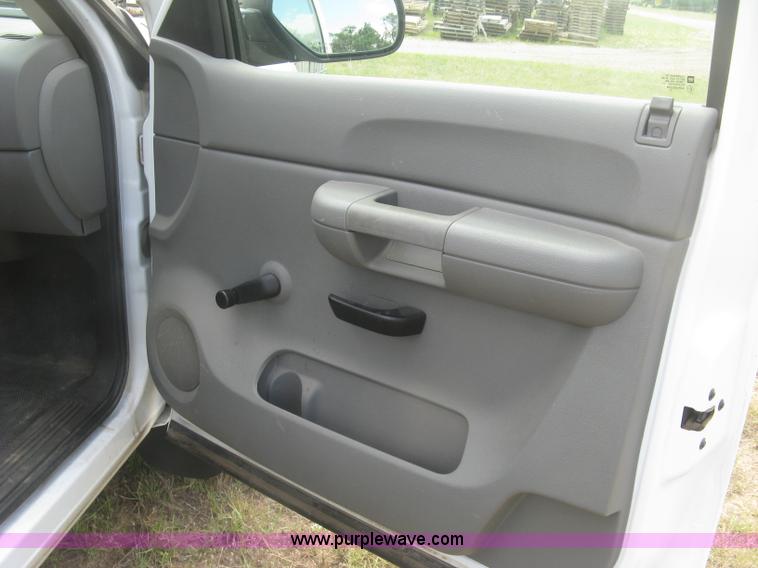 image for item L3839 2008 GMC Sierra 1500 pickup truck