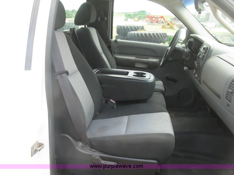 image for item L3839 2008 GMC Sierra 1500 pickup truck