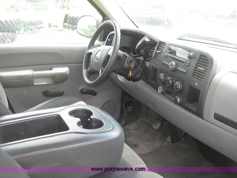 image for item L3839 2008 GMC Sierra 1500 pickup truck