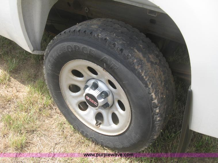 image for item L3839 2008 GMC Sierra 1500 pickup truck