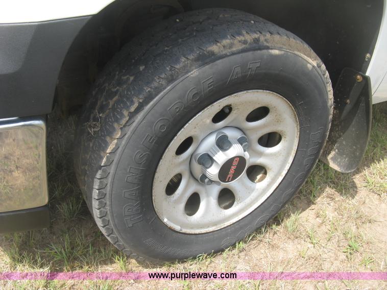 image for item L3839 2008 GMC Sierra 1500 pickup truck