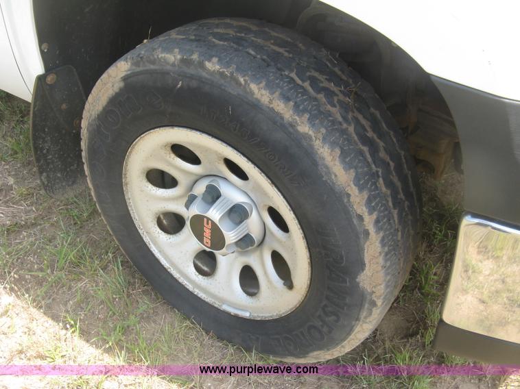 image for item L3839 2008 GMC Sierra 1500 pickup truck