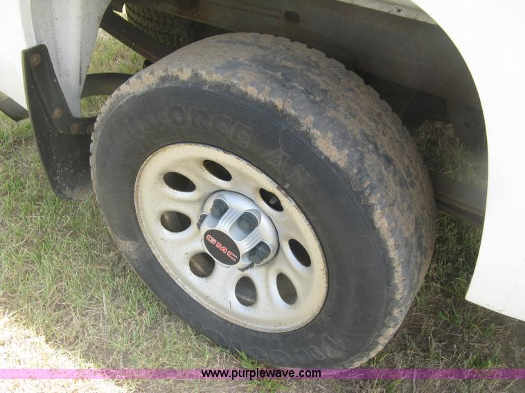 image for item L3839 2008 GMC Sierra 1500 pickup truck