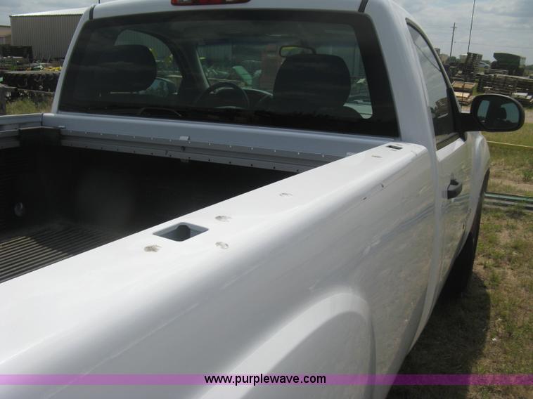 image for item L3839 2008 GMC Sierra 1500 pickup truck