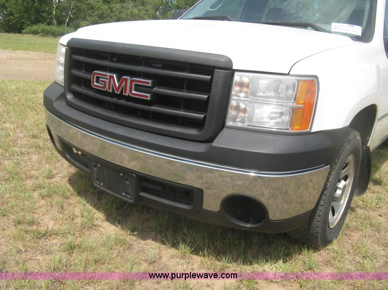 image for item L3839 2008 GMC Sierra 1500 pickup truck