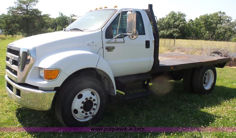 image for item L4857 2006 Ford F650 Super Duty flatbed truck