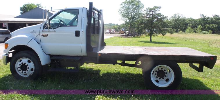 image for item L4857 2006 Ford F650 Super Duty flatbed truck