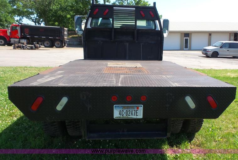 image for item L4857 2006 Ford F650 Super Duty flatbed truck