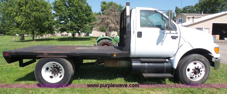 image for item L4857 2006 Ford F650 Super Duty flatbed truck