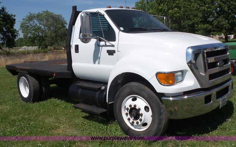 image for item L4857 2006 Ford F650 Super Duty flatbed truck