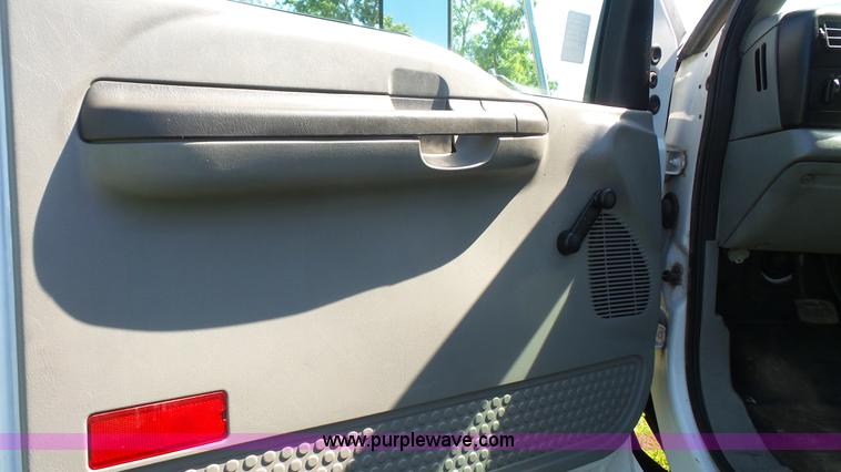 image for item L4857 2006 Ford F650 Super Duty flatbed truck