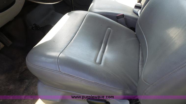 image for item L4857 2006 Ford F650 Super Duty flatbed truck