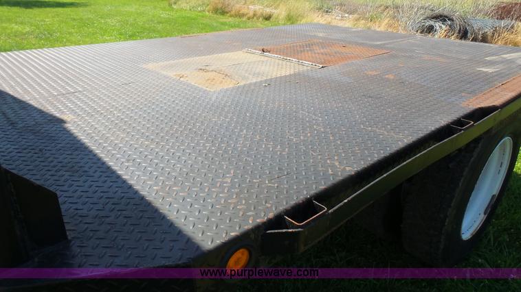 image for item L4857 2006 Ford F650 Super Duty flatbed truck