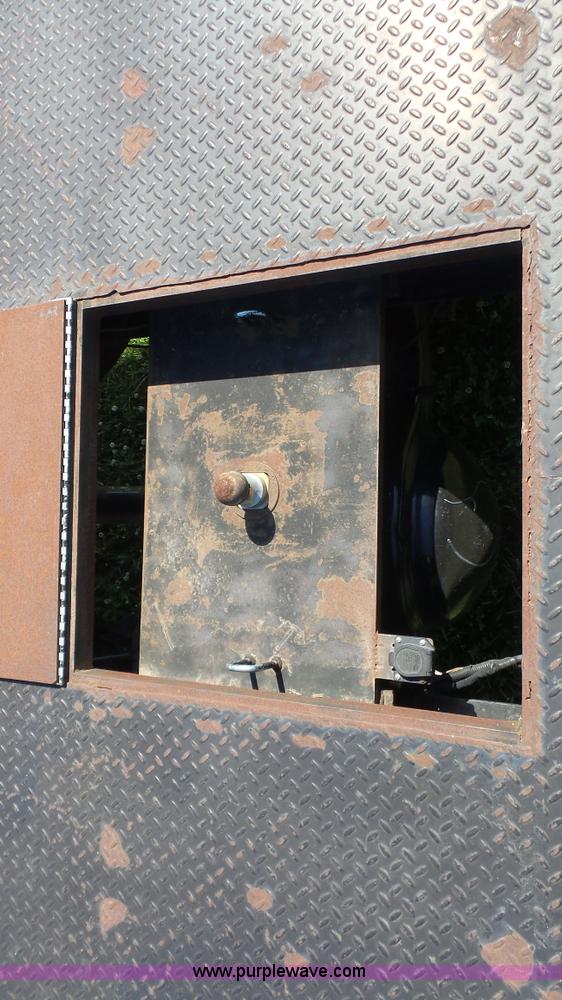 image for item L4857 2006 Ford F650 Super Duty flatbed truck