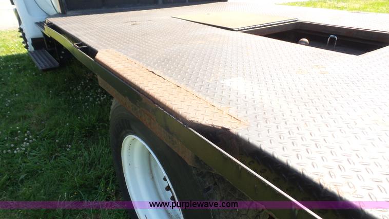 image for item L4857 2006 Ford F650 Super Duty flatbed truck