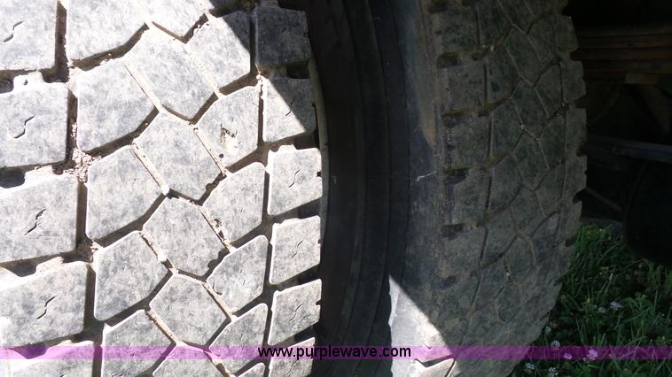 image for item L4857 2006 Ford F650 Super Duty flatbed truck