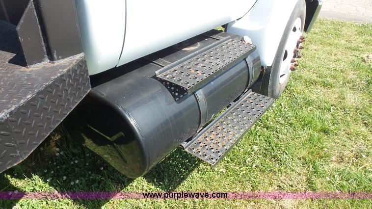 image for item L4857 2006 Ford F650 Super Duty flatbed truck