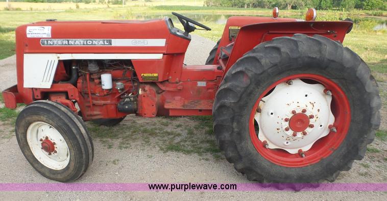 image for item L4924 1971 International 454 tractor