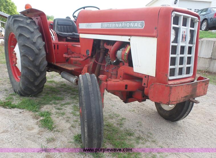 image for item L4924 1971 International 454 tractor