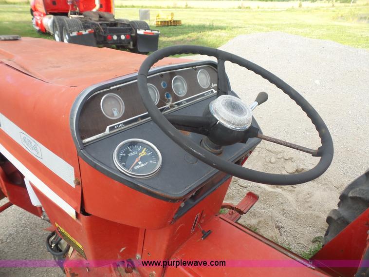 image for item L4924 1971 International 454 tractor