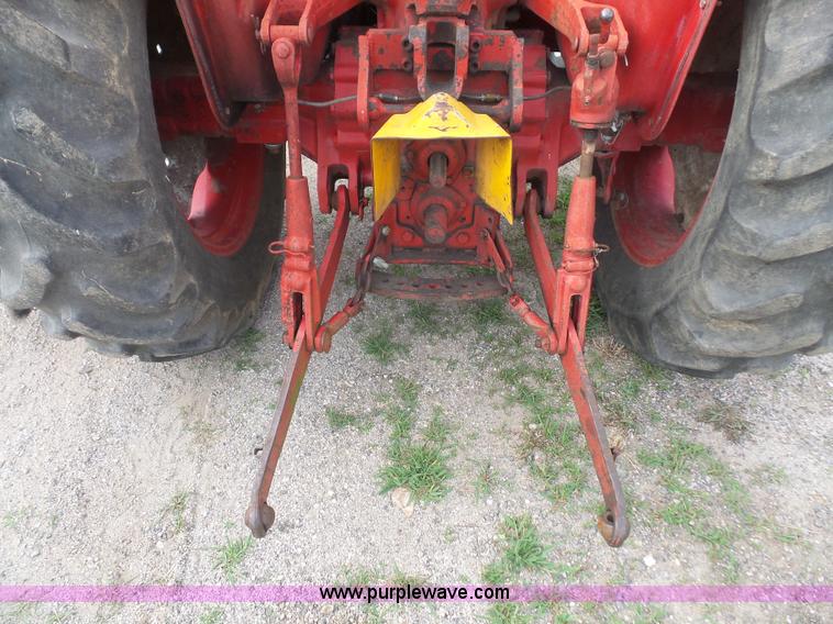 image for item L4924 1971 International 454 tractor