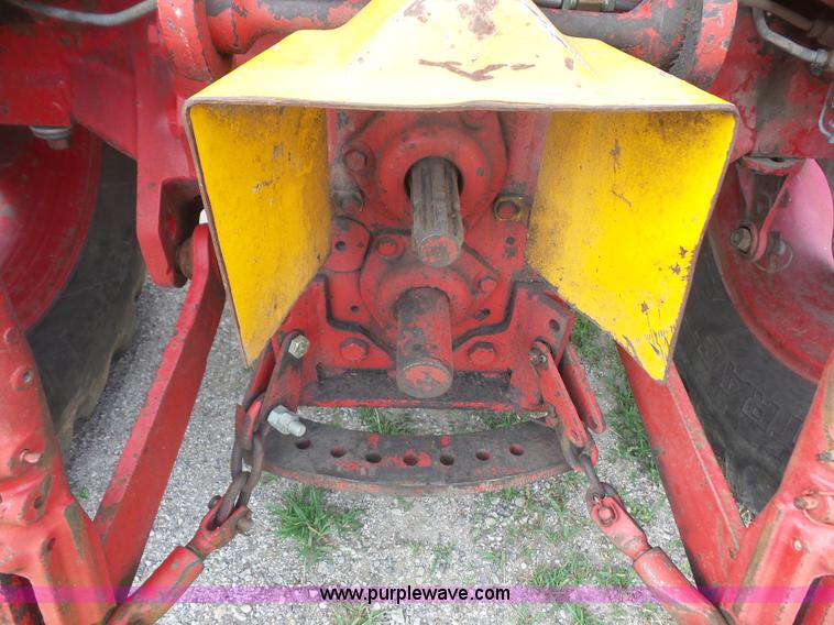 image for item L4924 1971 International 454 tractor