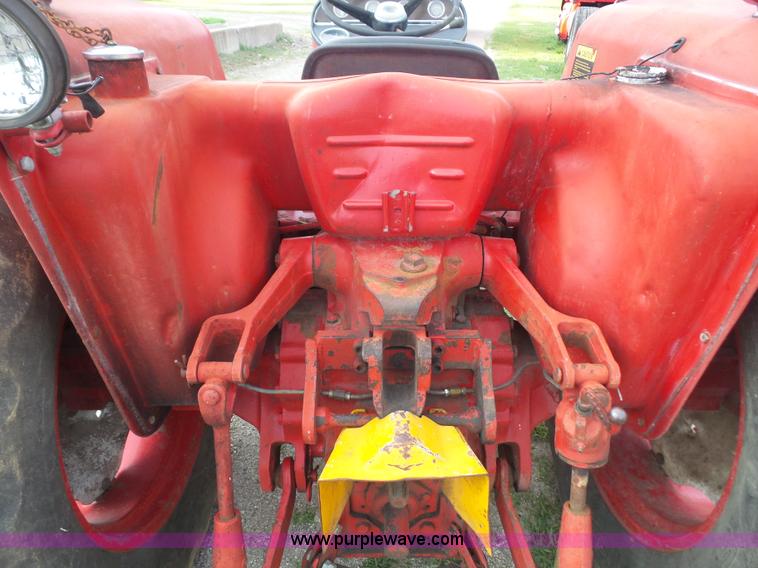 image for item L4924 1971 International 454 tractor