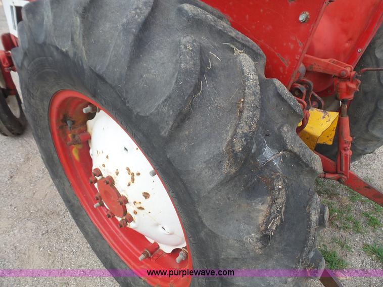 image for item L4924 1971 International 454 tractor