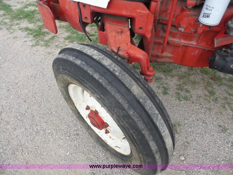 image for item L4924 1971 International 454 tractor