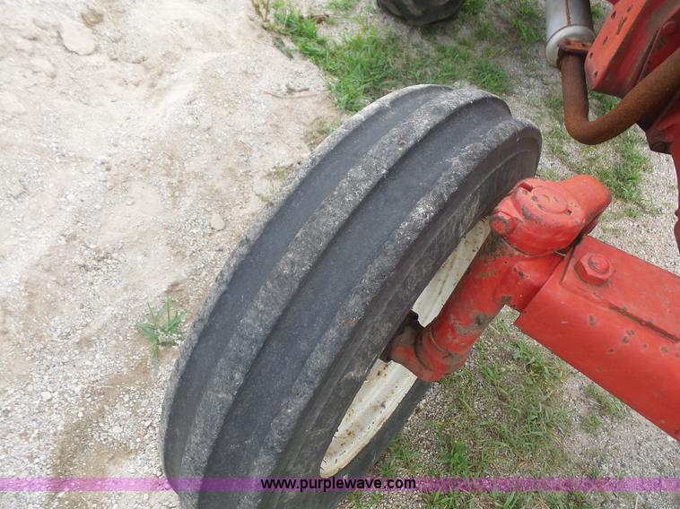 image for item L4924 1971 International 454 tractor