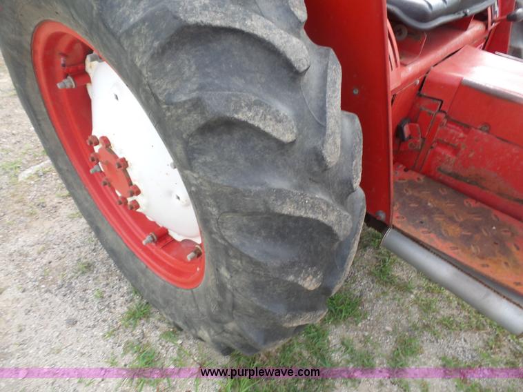 image for item L4924 1971 International 454 tractor