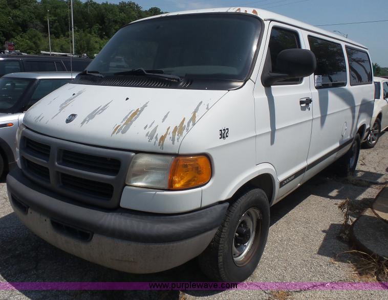 image for item L4925 2001 Dodge Ram 1500 van