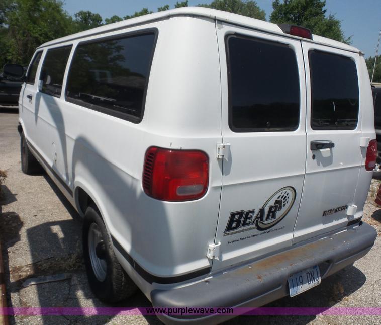 image for item L4925 2001 Dodge Ram 1500 van
