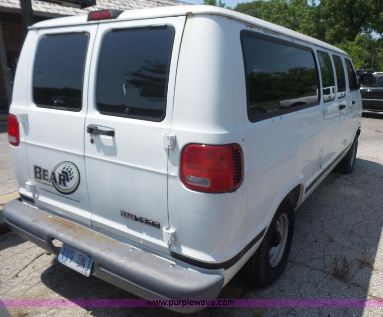 image for item L4925 2001 Dodge Ram 1500 van