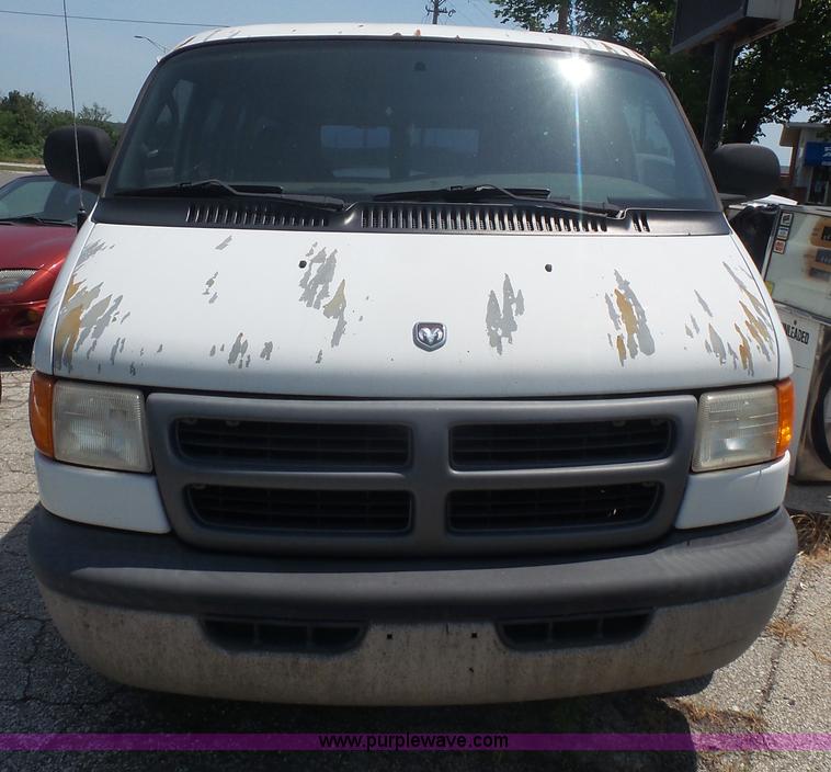 image for item L4925 2001 Dodge Ram 1500 van