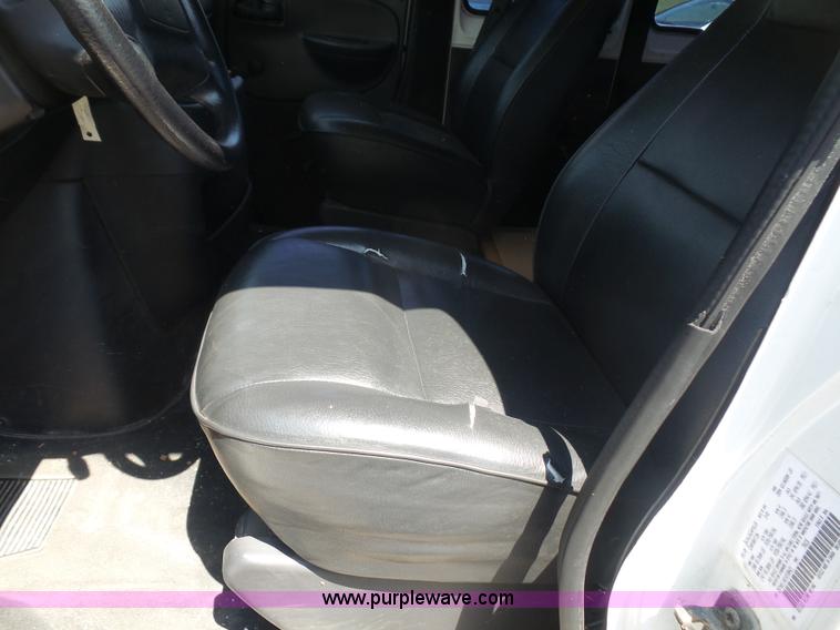 image for item L4925 2001 Dodge Ram 1500 van