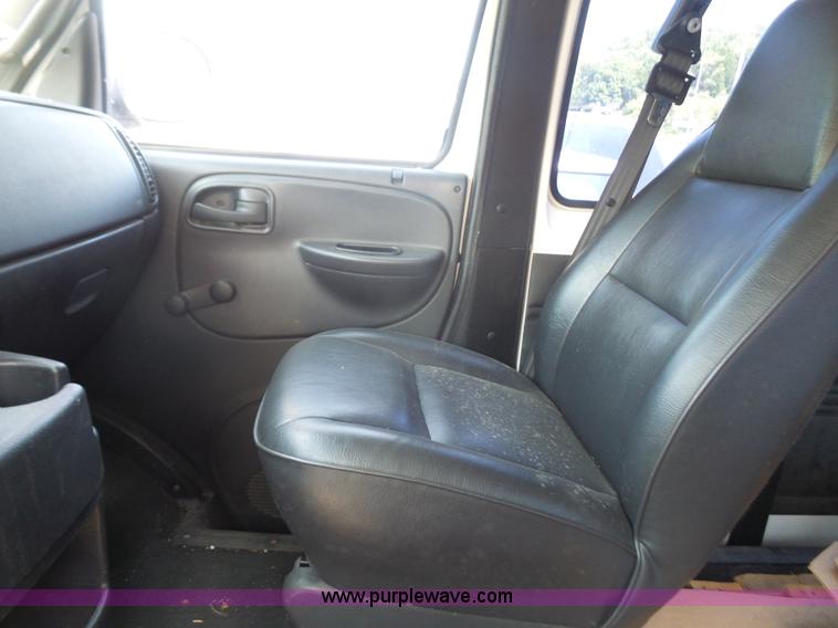 image for item L4925 2001 Dodge Ram 1500 van