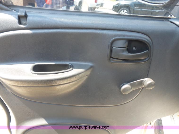 image for item L4925 2001 Dodge Ram 1500 van