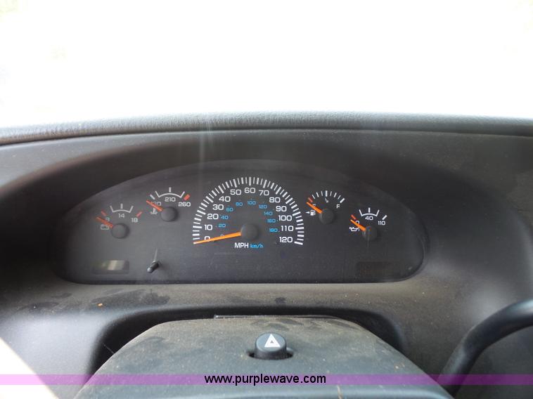 image for item L4925 2001 Dodge Ram 1500 van